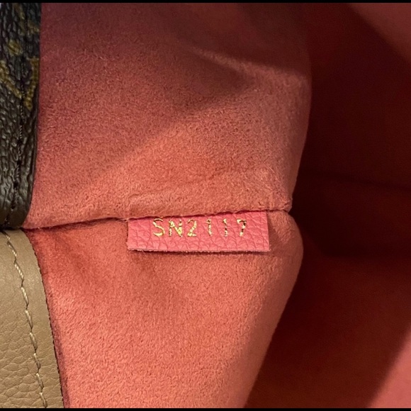 Authentic Louis Vuitton Pallas MM - Picture 7 of 15